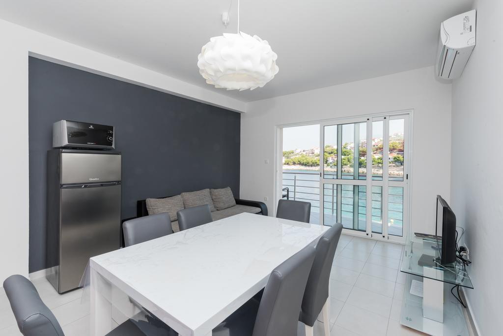 Apartment Dragan Grubisic Primosten Exterior photo