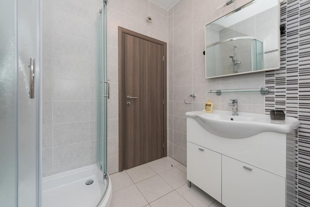Apartment Dragan Grubisic Primosten Exterior photo